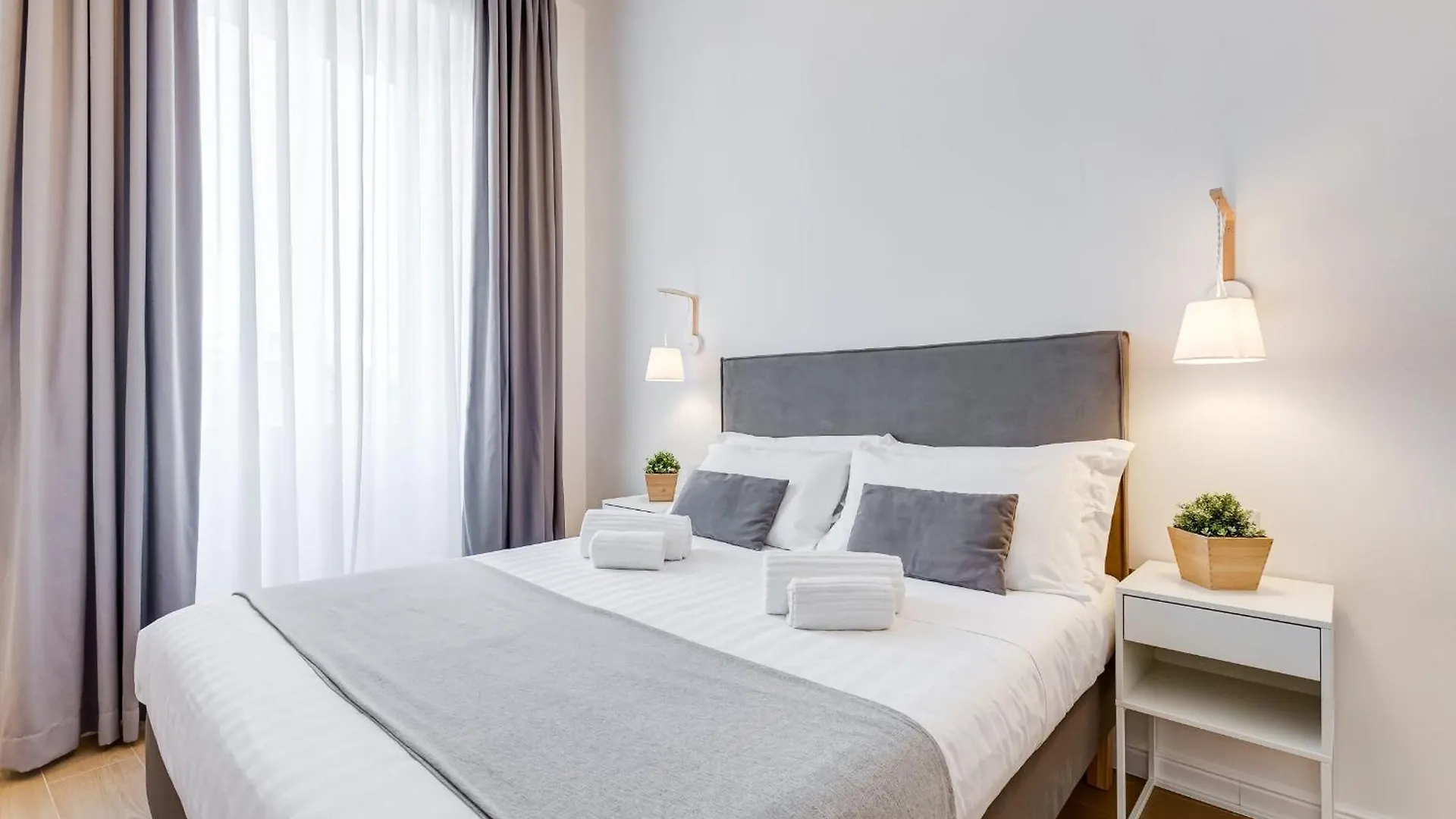 Colonna Luxury Apartment Roma 0*,  Italia